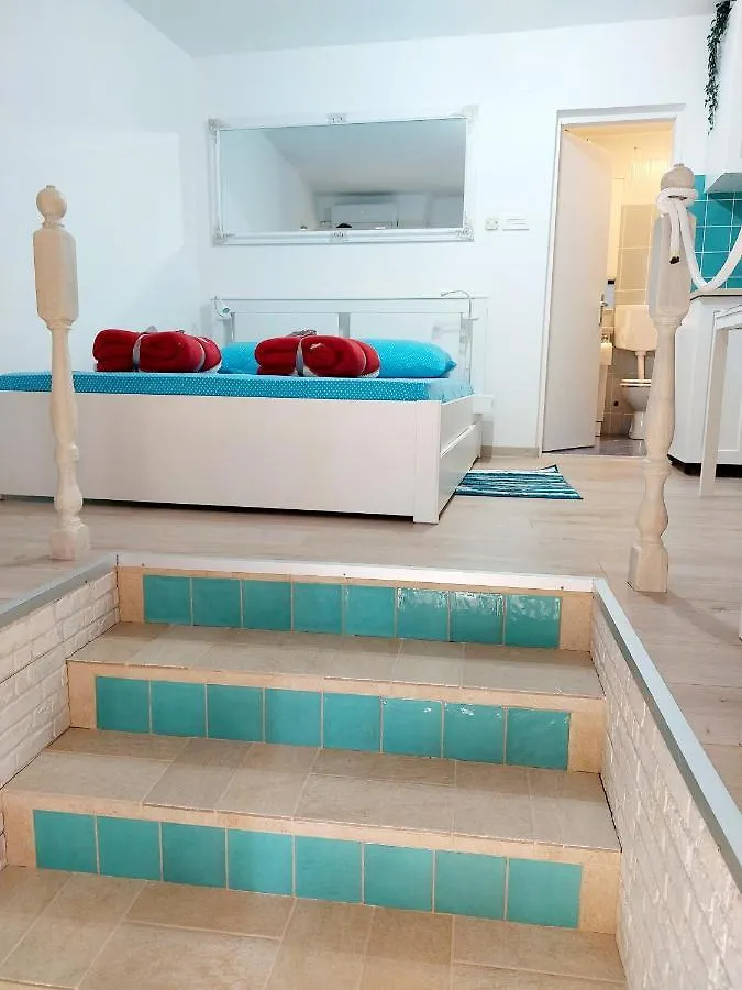 Sha La La: Historic Castle-Side Studio with Modern Amenities Bakar Croatia