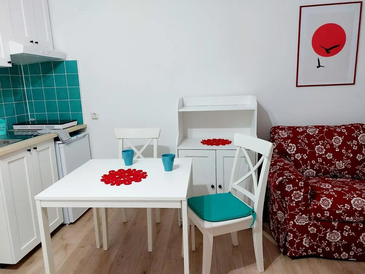 Sha La La: Historic Castle-Side Studio with Modern Amenities Bakar