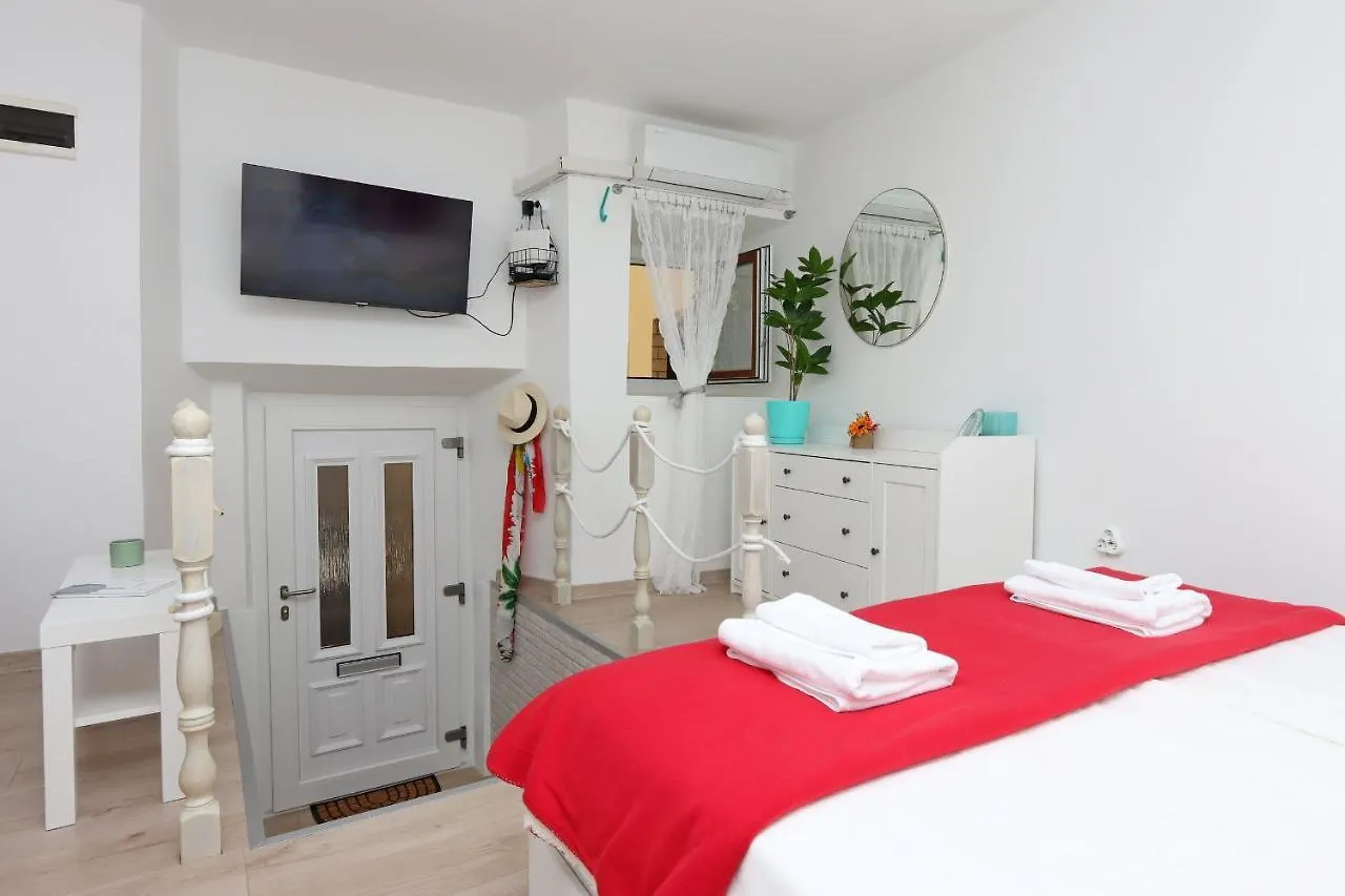 Apartment Sha La La: Historic Castle-Side Studio with Modern Amenities Bakar