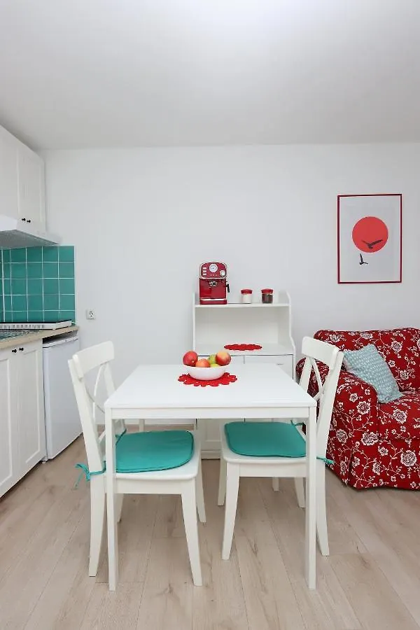 Sha La La: Historic Castle-Side Studio with Modern Amenities Bakar Apartment