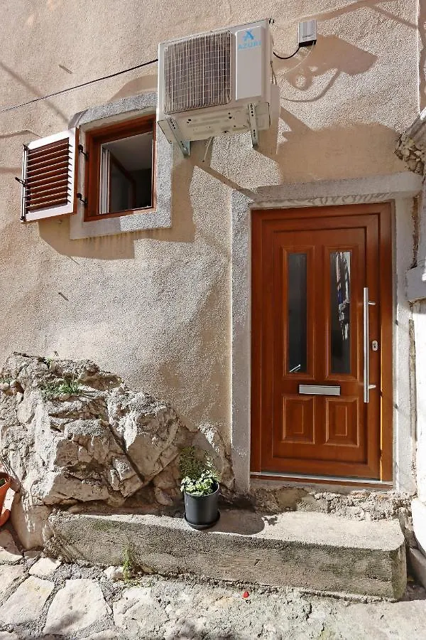 Sha La La: Historic Castle-Side Studio with Modern Amenities Bakar 0*,