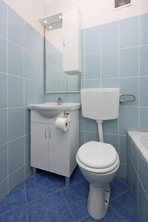 Sha La La: Historic Castle-Side Studio with Modern Amenities Bakar Apartment